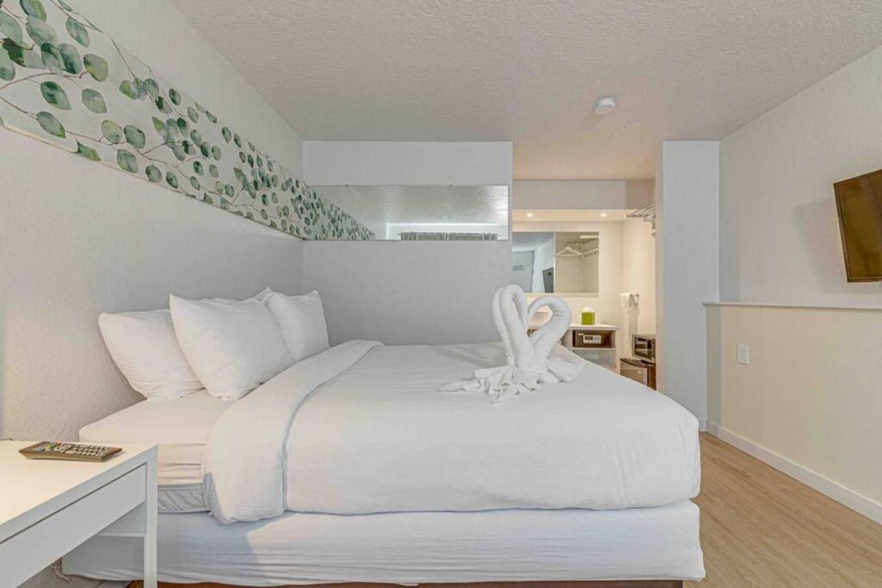 Travel Lodge By Wyndham 10 Min From Disney Kissimmee Eksteriør billede