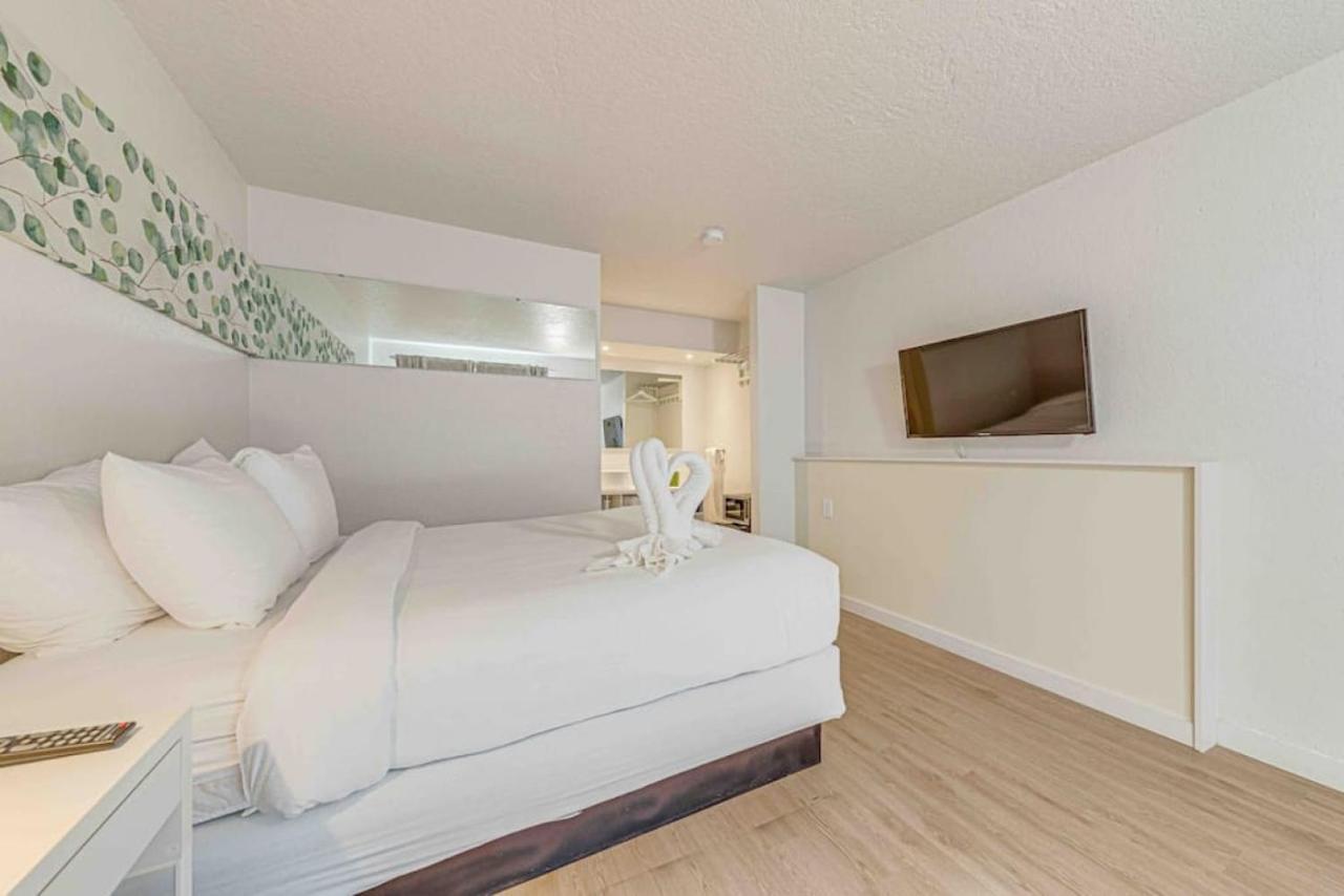 Travel Lodge By Wyndham 10 Min From Disney Kissimmee Eksteriør billede