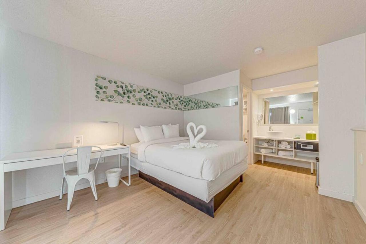 Travel Lodge By Wyndham 10 Min From Disney Kissimmee Eksteriør billede